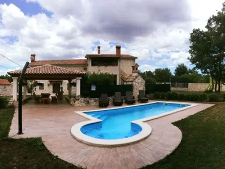 Joan Haus, maison Istrie avec piscine et jardin