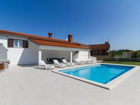 Haus Piljan : maison Istrie avec piscine 32 m²