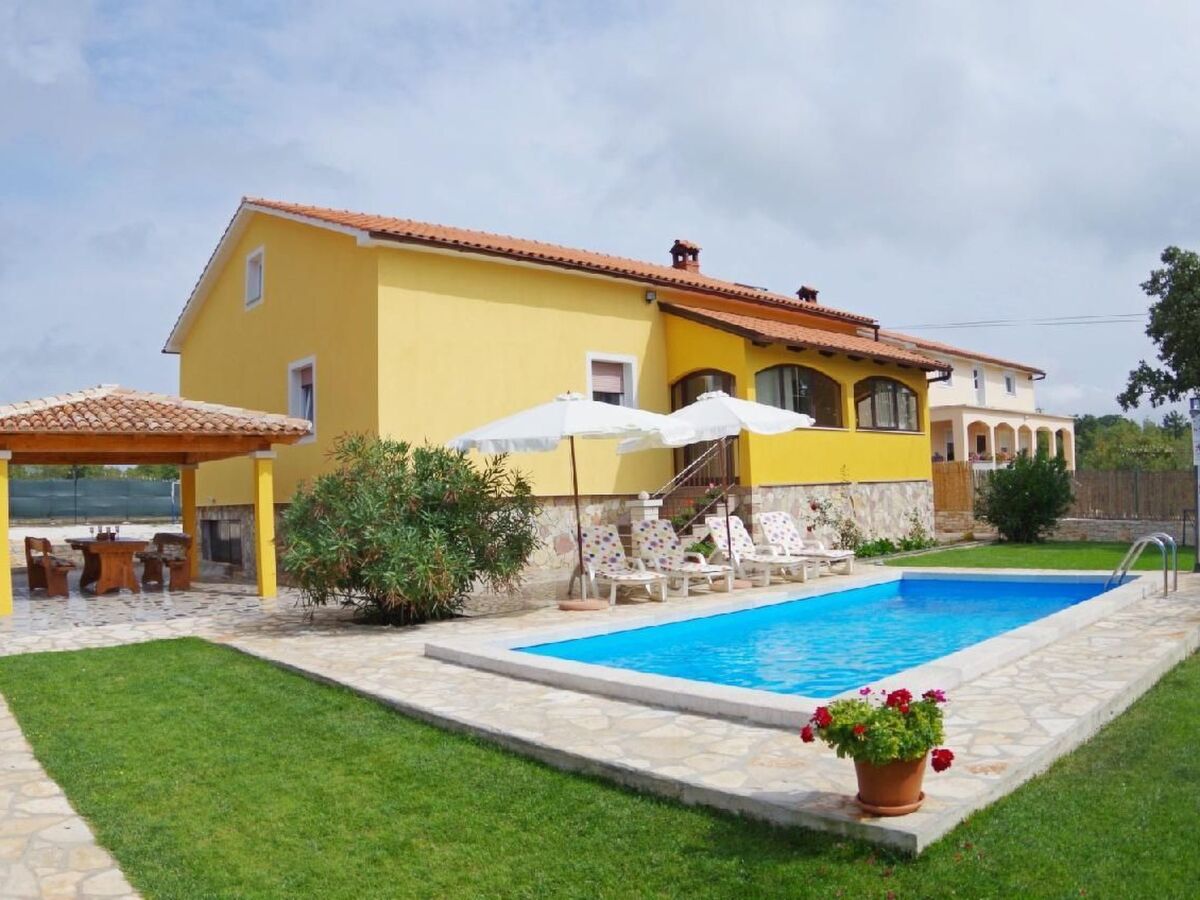Villa Sandi à Juršići : maison 8 pers, piscine privée - Photo 1