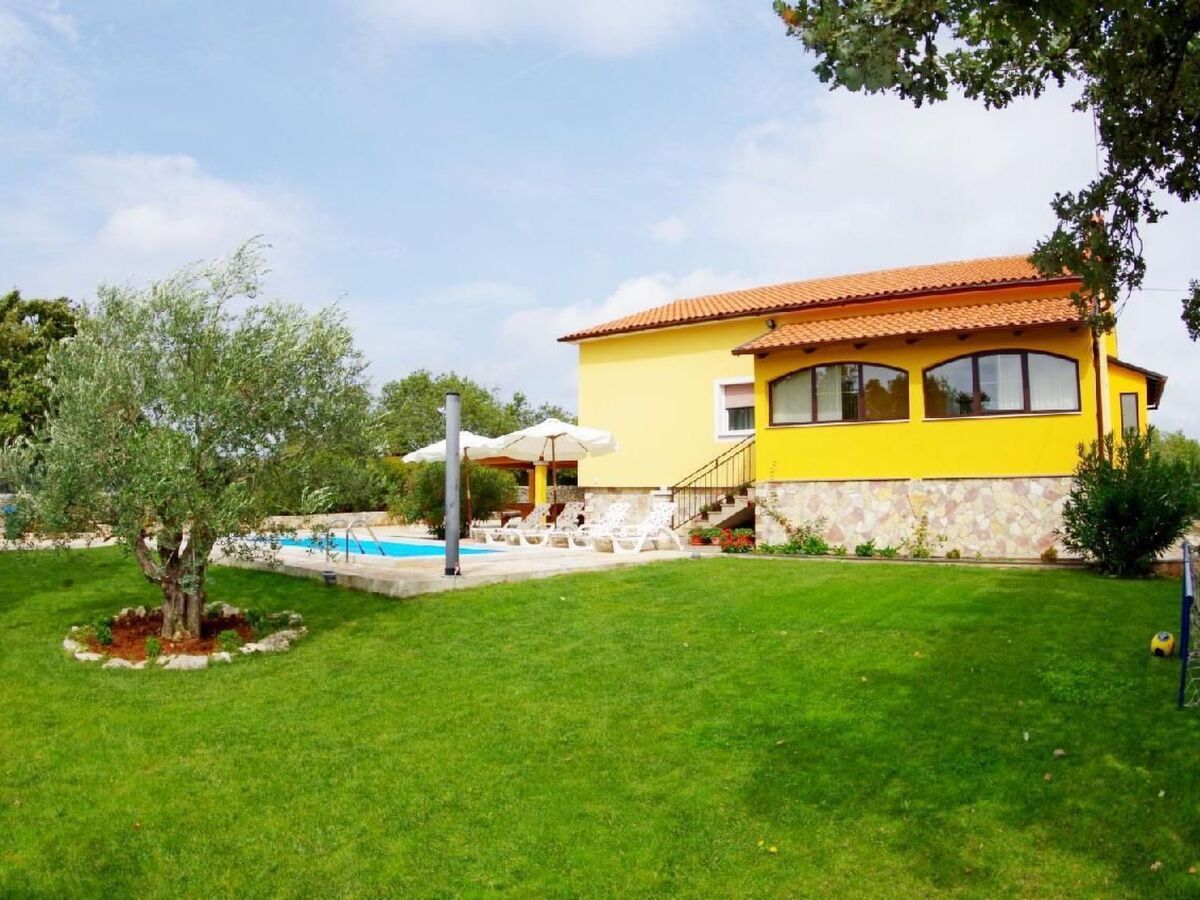 Villa Sandi à Juršići : maison 8 pers, piscine privée - Photo 2