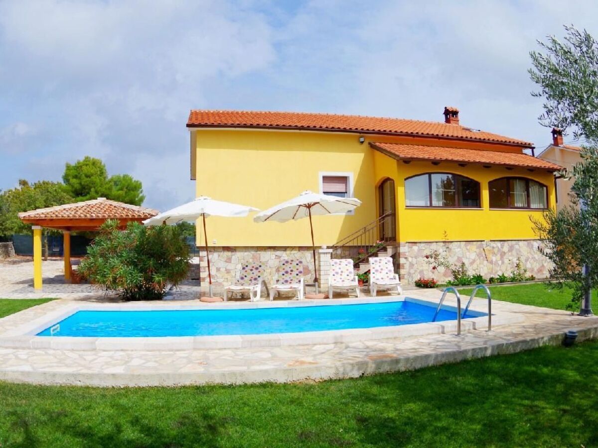 Villa Sandi à Juršići : maison 8 pers, piscine privée - Photo 4