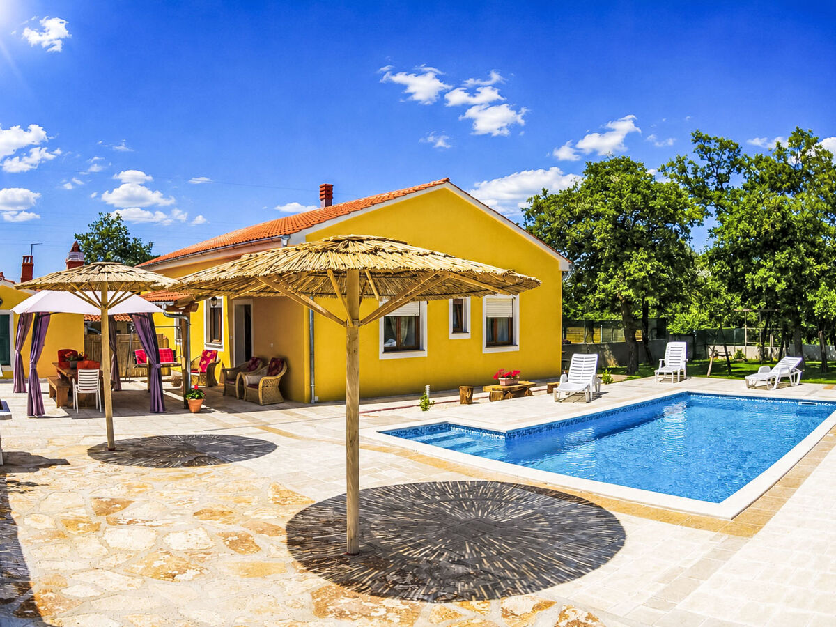 Maison avec piscine privée 8x4m à Sveti Kirin - Photo 1
