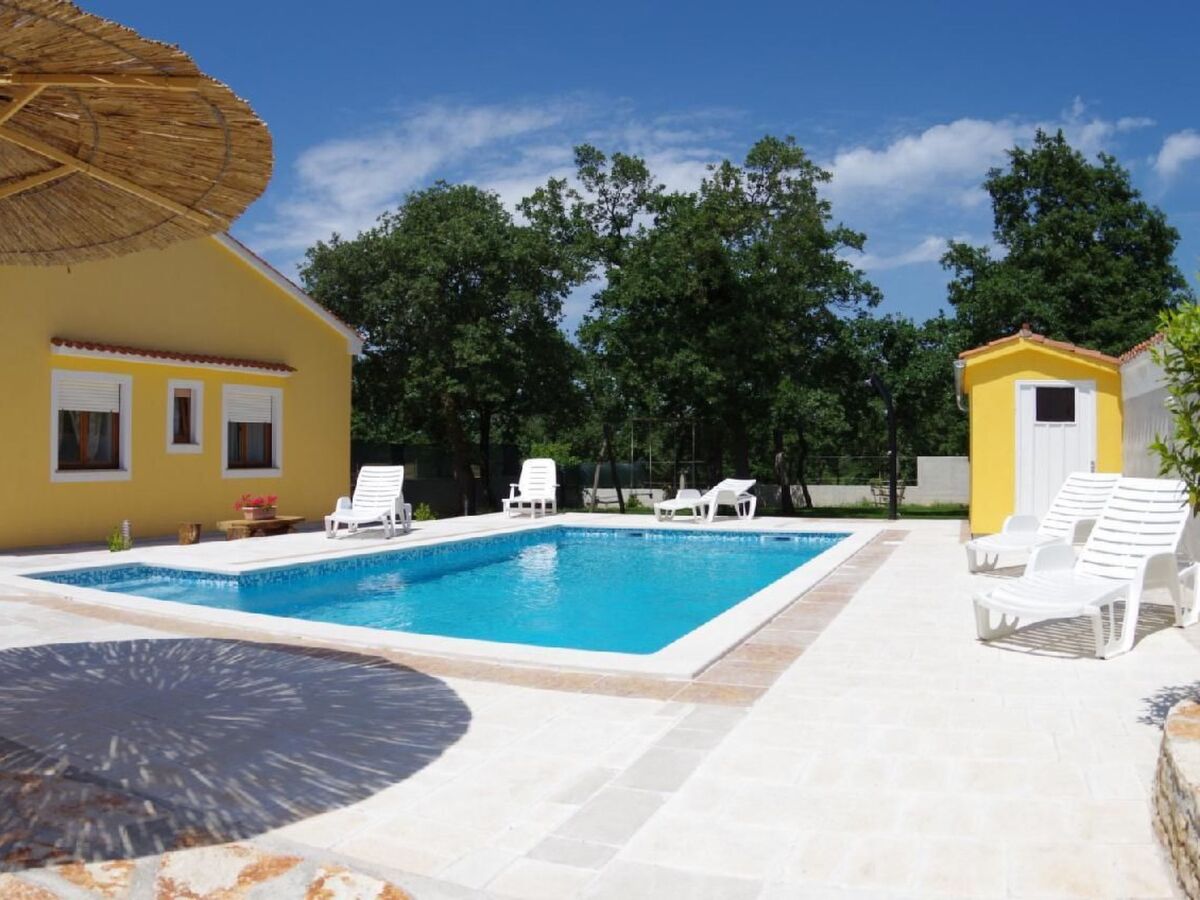 Maison avec piscine privée 8x4m à Sveti Kirin - Photo 2