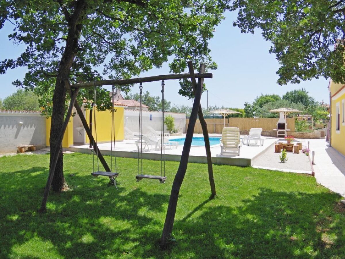 Maison avec piscine privée 8x4m à Sveti Kirin - Photo 3