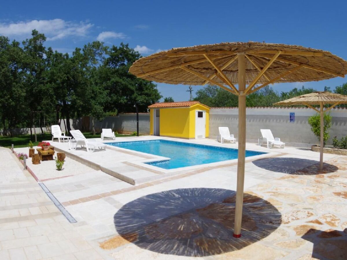 Maison avec piscine privée 8x4m à Sveti Kirin - Photo 4