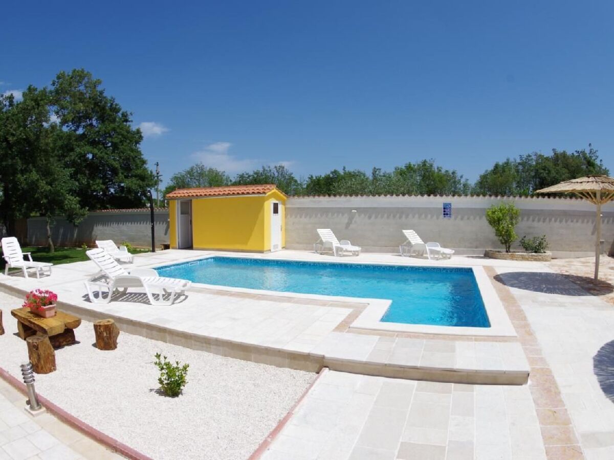 Maison avec piscine privée 8x4m à Sveti Kirin - Photo 8