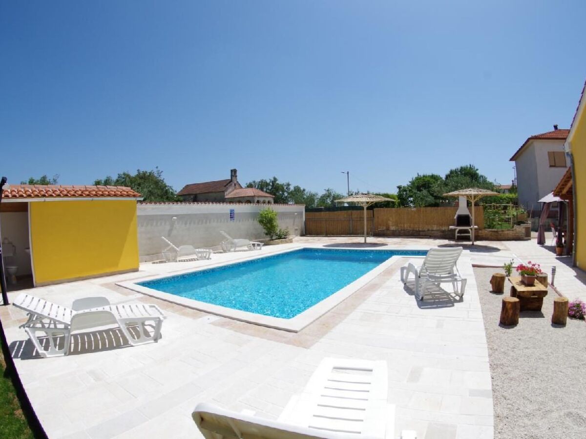 Maison avec piscine privée 8x4m à Sveti Kirin - Photo 9