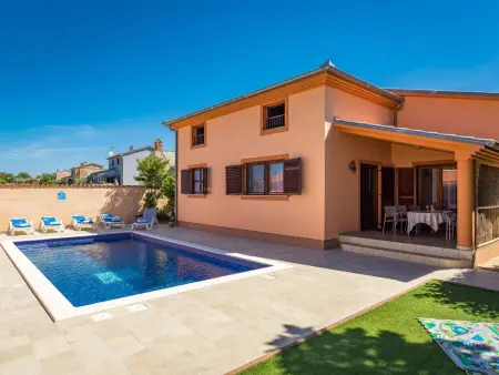 Villa Ena : maison 8 pers., piscine privée près de Pula