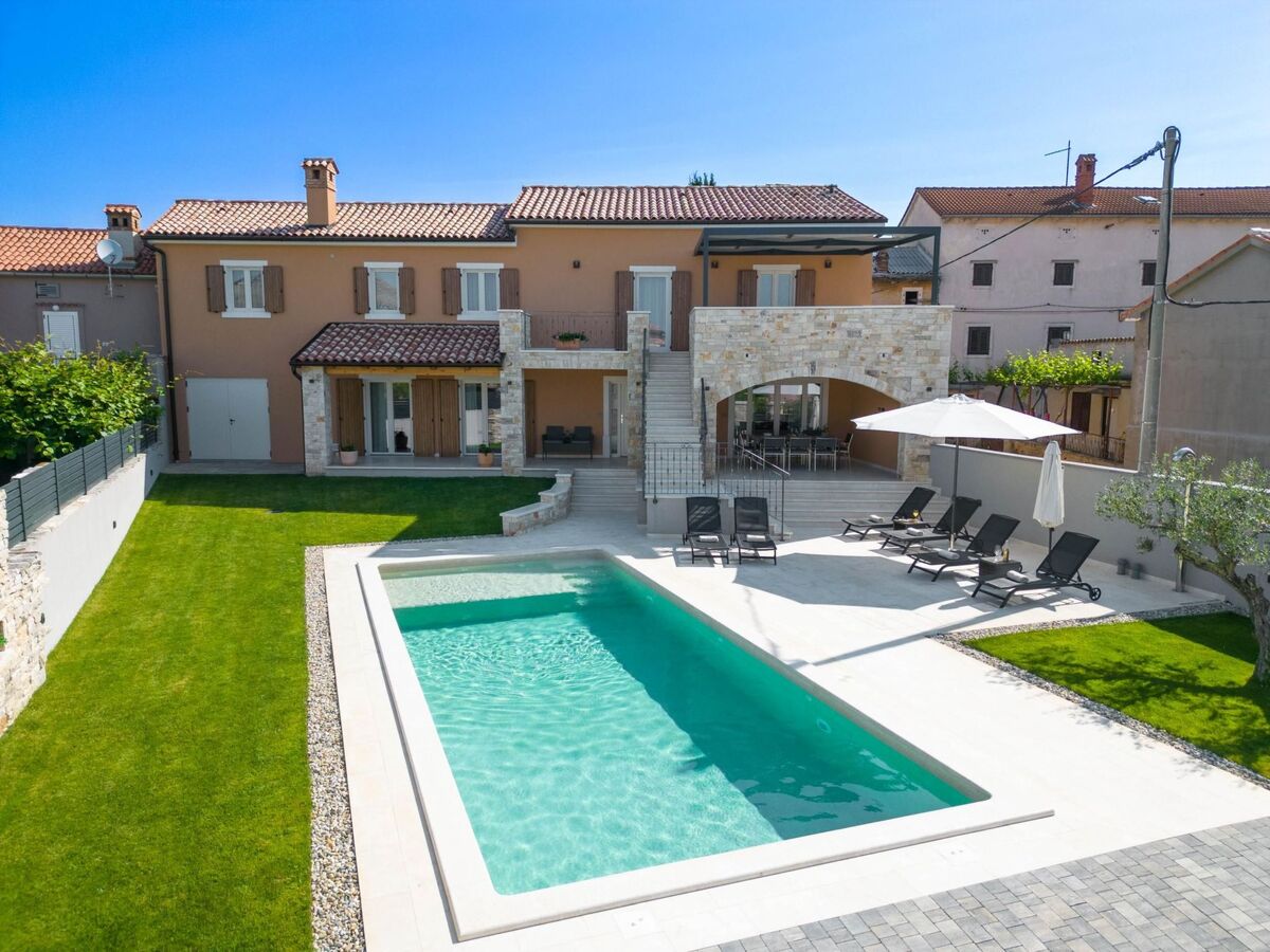 Villa Grande à Juršići, piscine et courts de sport - Photo 2