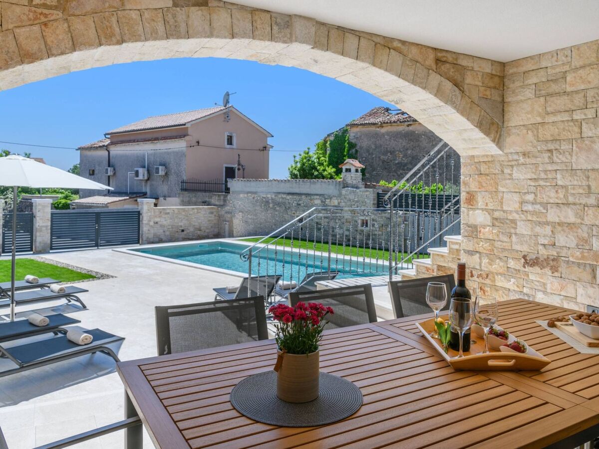 Villa Grande à Juršići, piscine et courts de sport - Photo 3