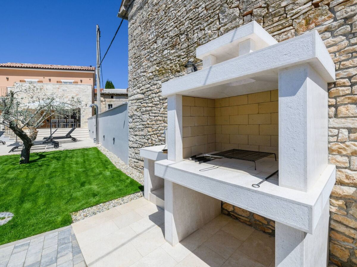 Villa Grande à Juršići, piscine et courts de sport - Photo 4