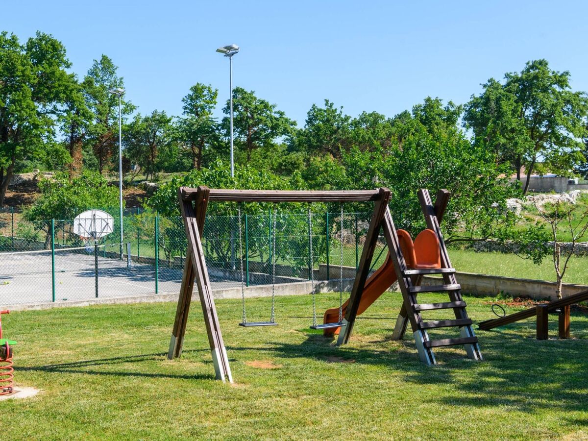 Villa Grande à Juršići, piscine et courts de sport - Photo 5