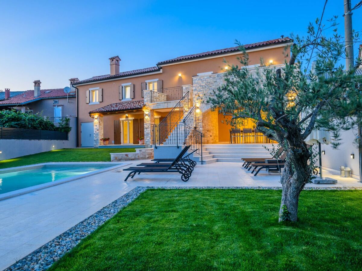 Villa Grande à Juršići, piscine et courts de sport - Photo 10