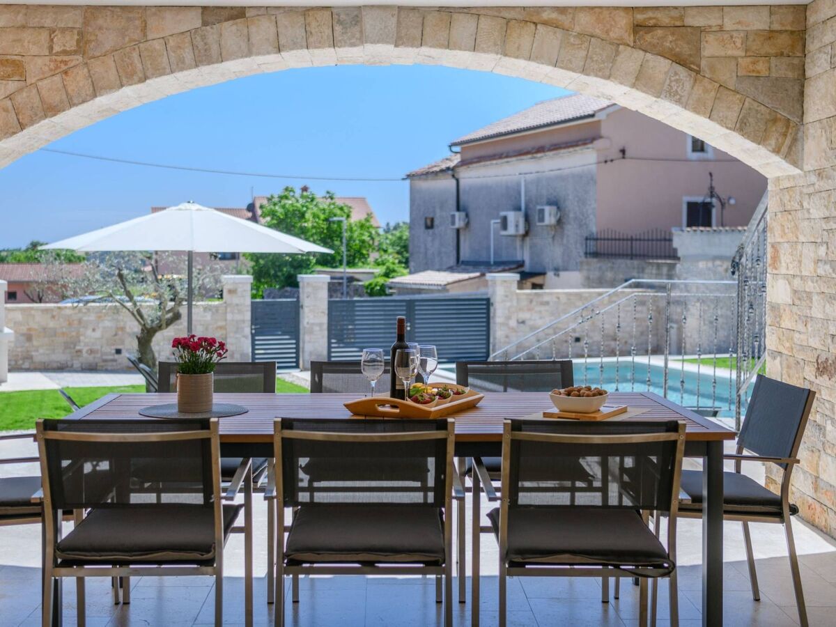 Villa Grande à Juršići, piscine et courts de sport - Photo 14