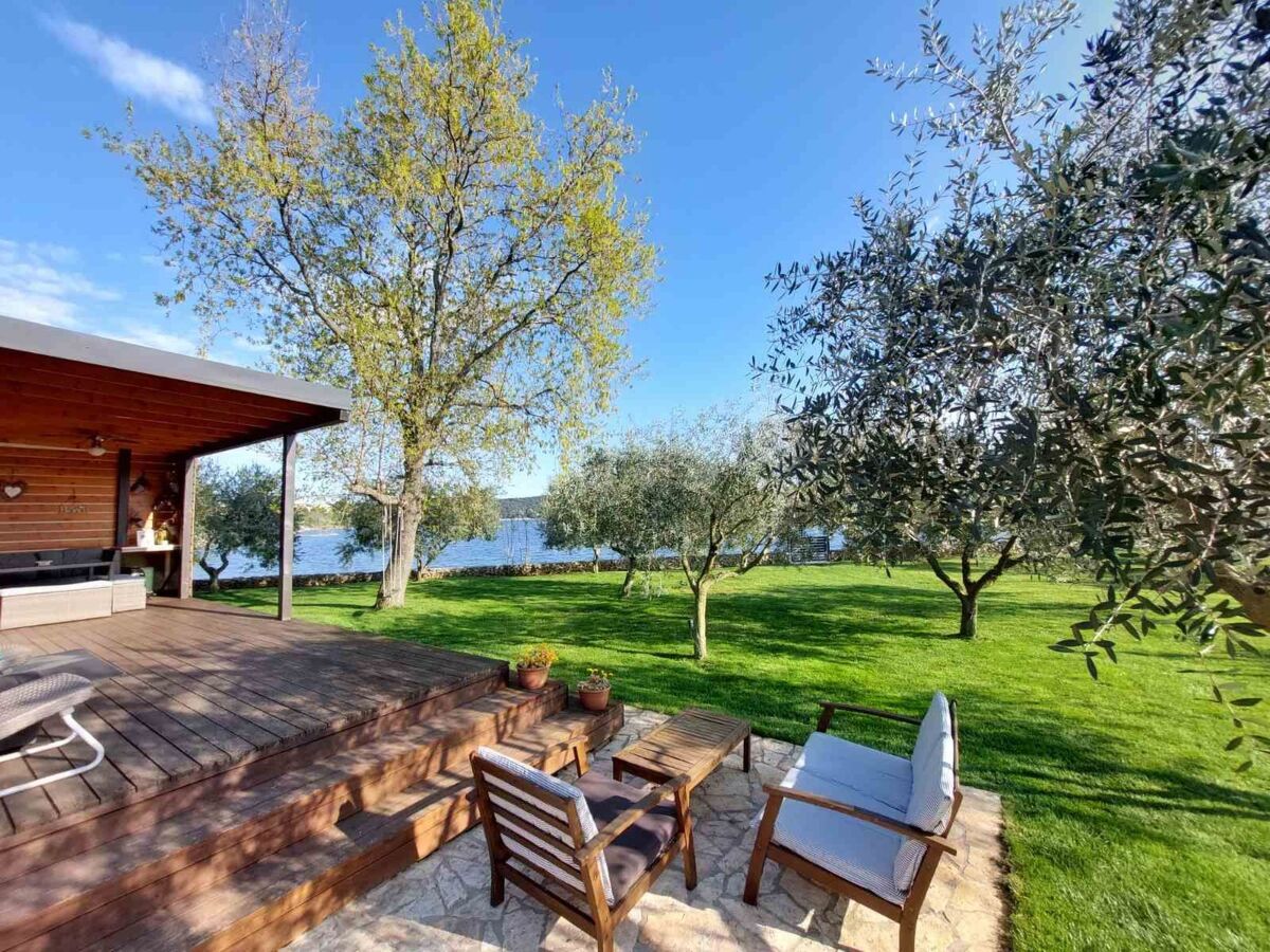 Beach House Ive : maison avec piscine et jacuzzi face à l'Adriatique - Photo 9
