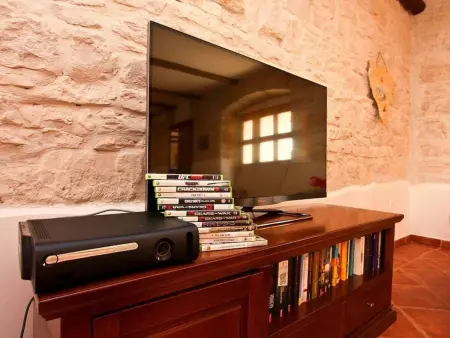 Maison en pierre Peresiji, piscine et cuisine extérieure : photo 5