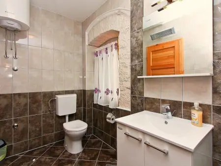 Maison en pierre Peresiji, piscine et cuisine extérieure : photo 10