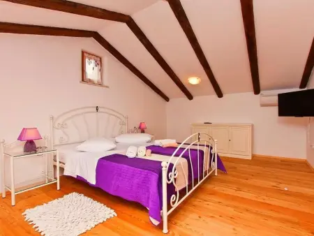 Maison en pierre Peresiji, piscine et cuisine extérieure : photo 11