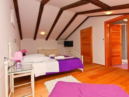 Maison en pierre Peresiji, piscine et cuisine extérieure : photo 12