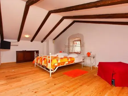Maison en pierre Peresiji, piscine et cuisine extérieure : photo 15