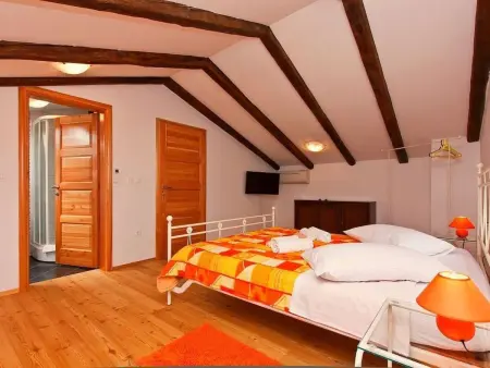 Maison en pierre Peresiji, piscine et cuisine extérieure : photo 16