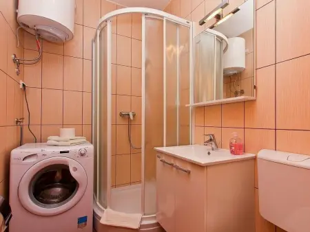 Maison en pierre Peresiji, piscine et cuisine extérieure : photo 19