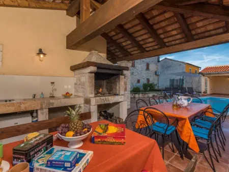 Maison en pierre Peresiji, piscine et cuisine extérieure : photo 32
