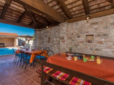 Maison en pierre Peresiji, piscine et cuisine extérieure : photo 34
