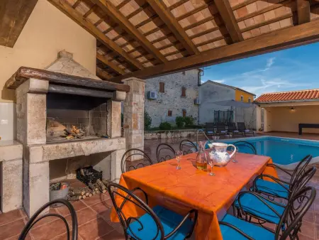 Maison en pierre Peresiji, piscine et cuisine extérieure : photo 35