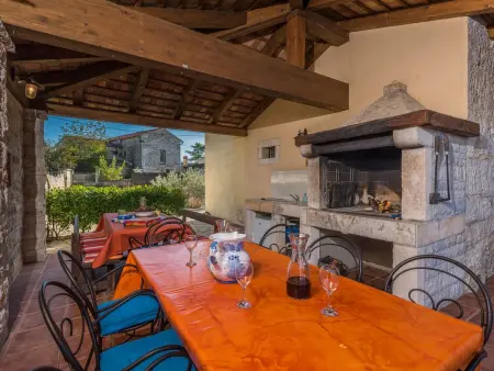 Maison en pierre Peresiji, piscine et cuisine extérieure : photo 36