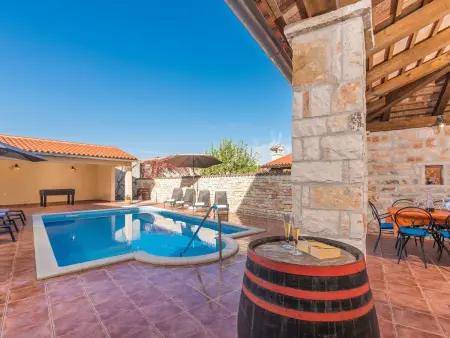 Maison en pierre Peresiji, piscine et cuisine extérieure : photo 40