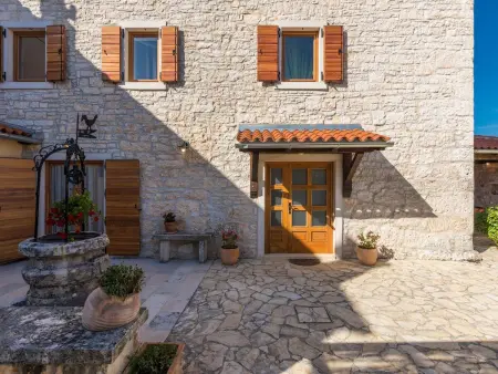 Maison en pierre Peresiji, piscine et cuisine extérieure : photo 46