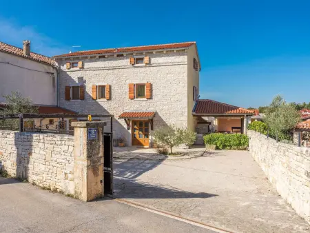 Maison en pierre Peresiji, piscine et cuisine extérieure : photo 47