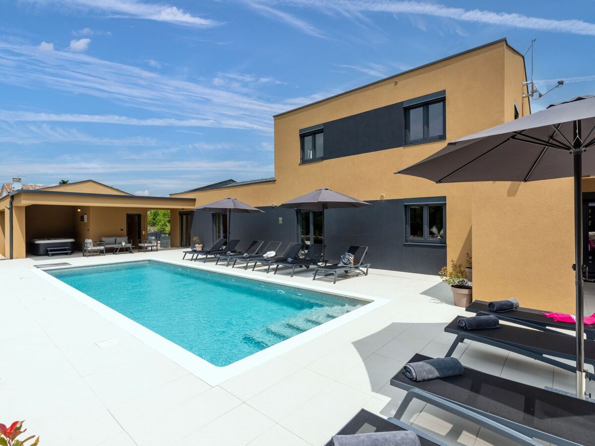 Villa Viktor : maison 14 personnes, piscine et hot tub - Photo 2