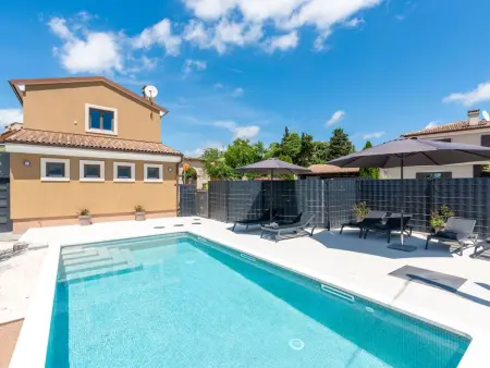 Villa Luna : maison 8 pers., piscine et jardin clos : photo 3