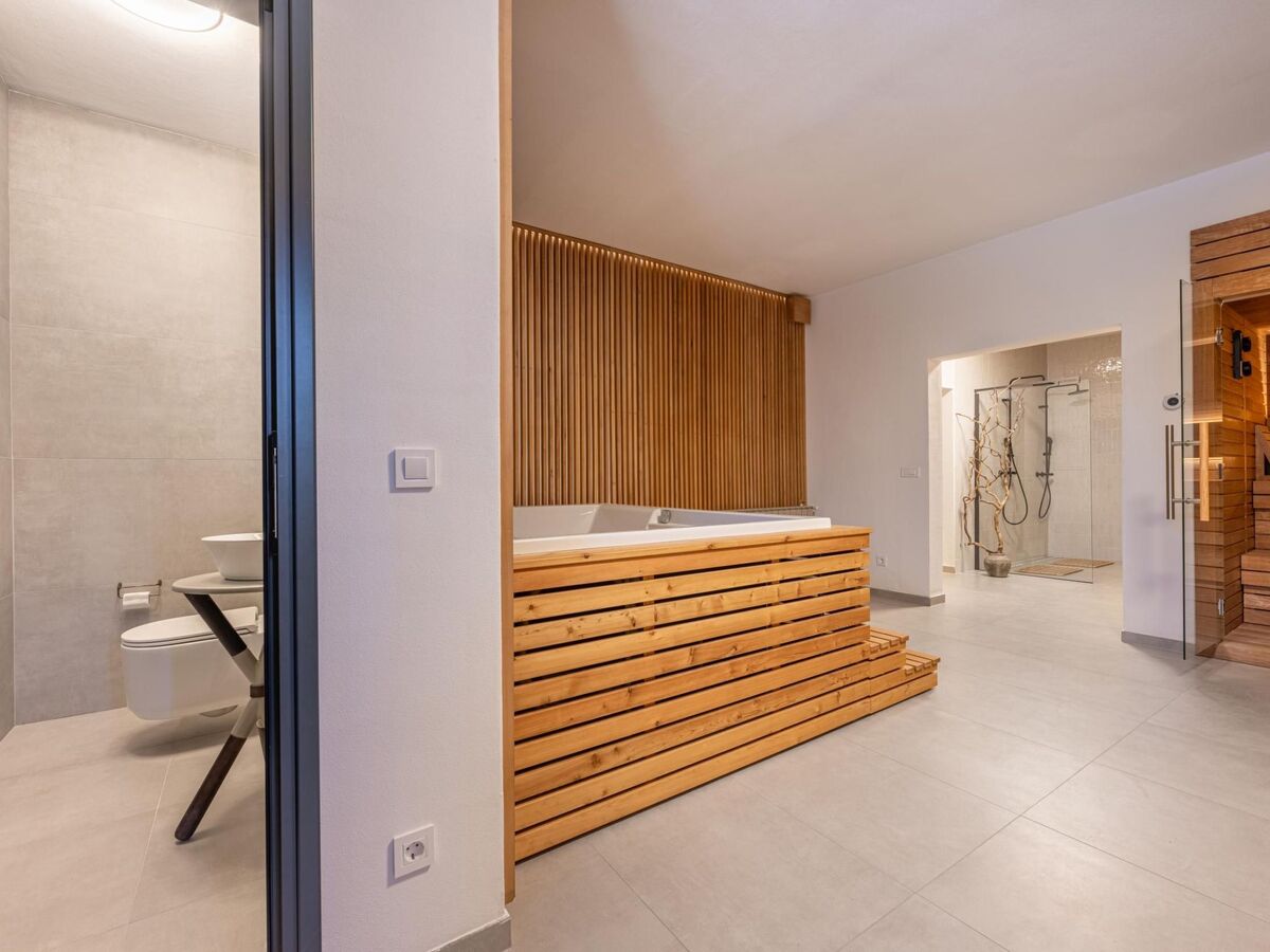 Villa Casa Nova – 7 chambres, spa et piscine à Bale - Photo 45