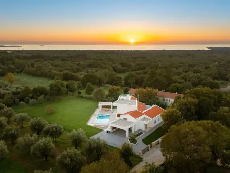 Villa Brioli – 4 chambres avec piscine chauffée à Barbariga