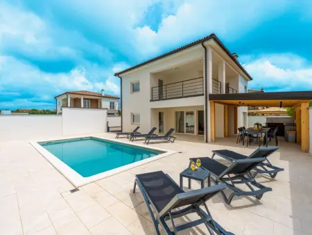 Villa Dand J – Maison 8 pers., piscine privée à Vodnjan