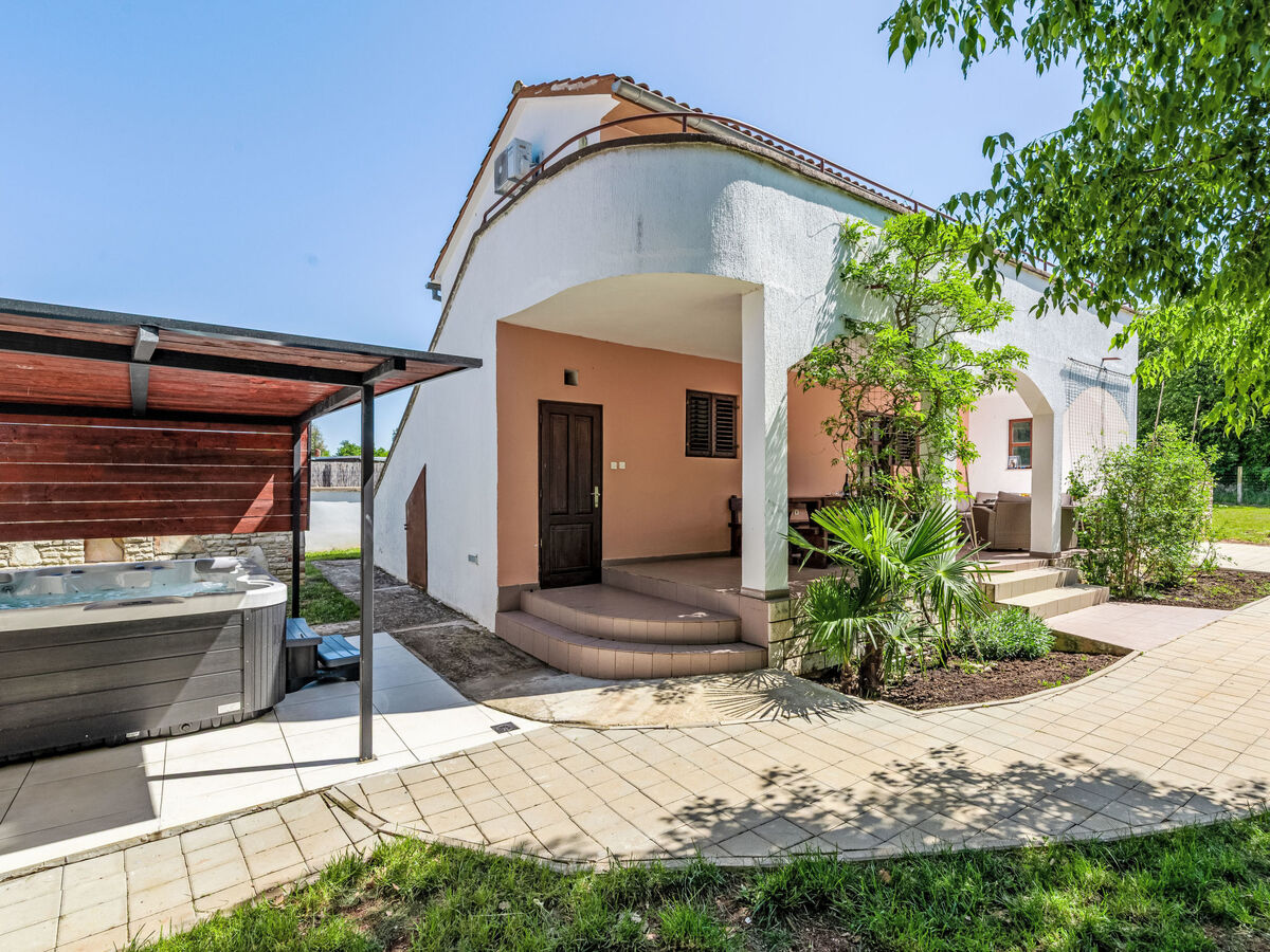 Marmelo – Maison avec jacuzzi privatif à Peroj - Photo 2