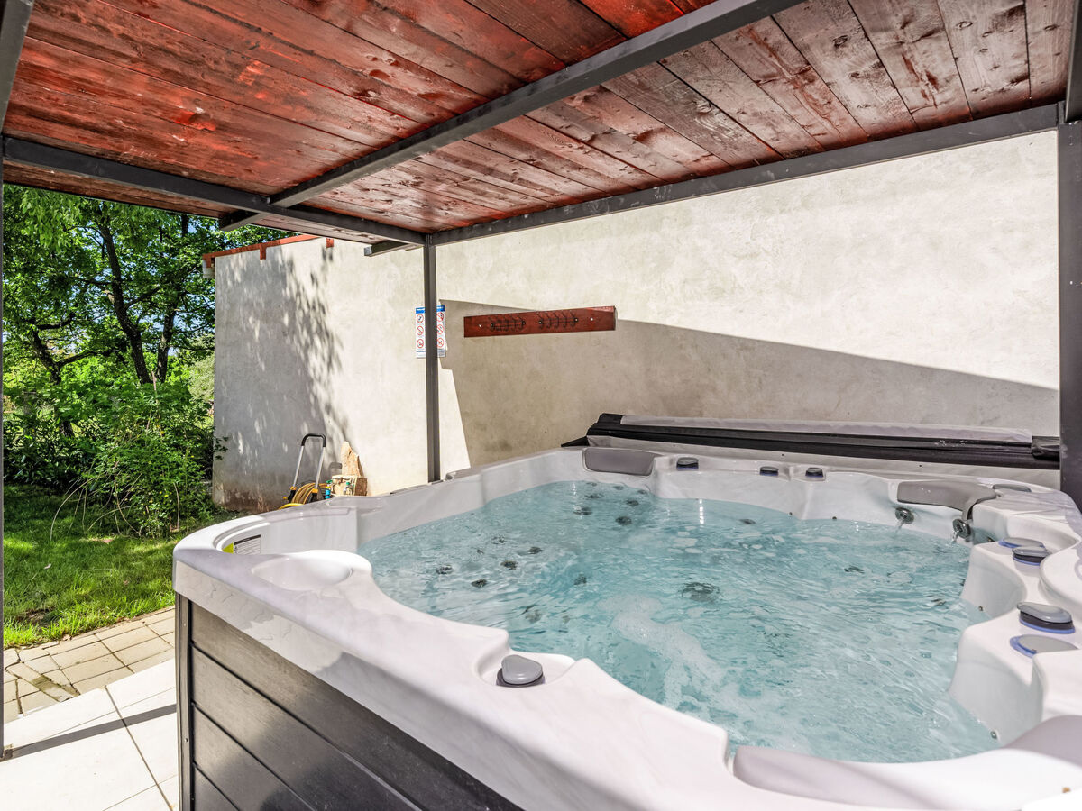 Marmelo – Maison avec jacuzzi privatif à Peroj - Photo 7