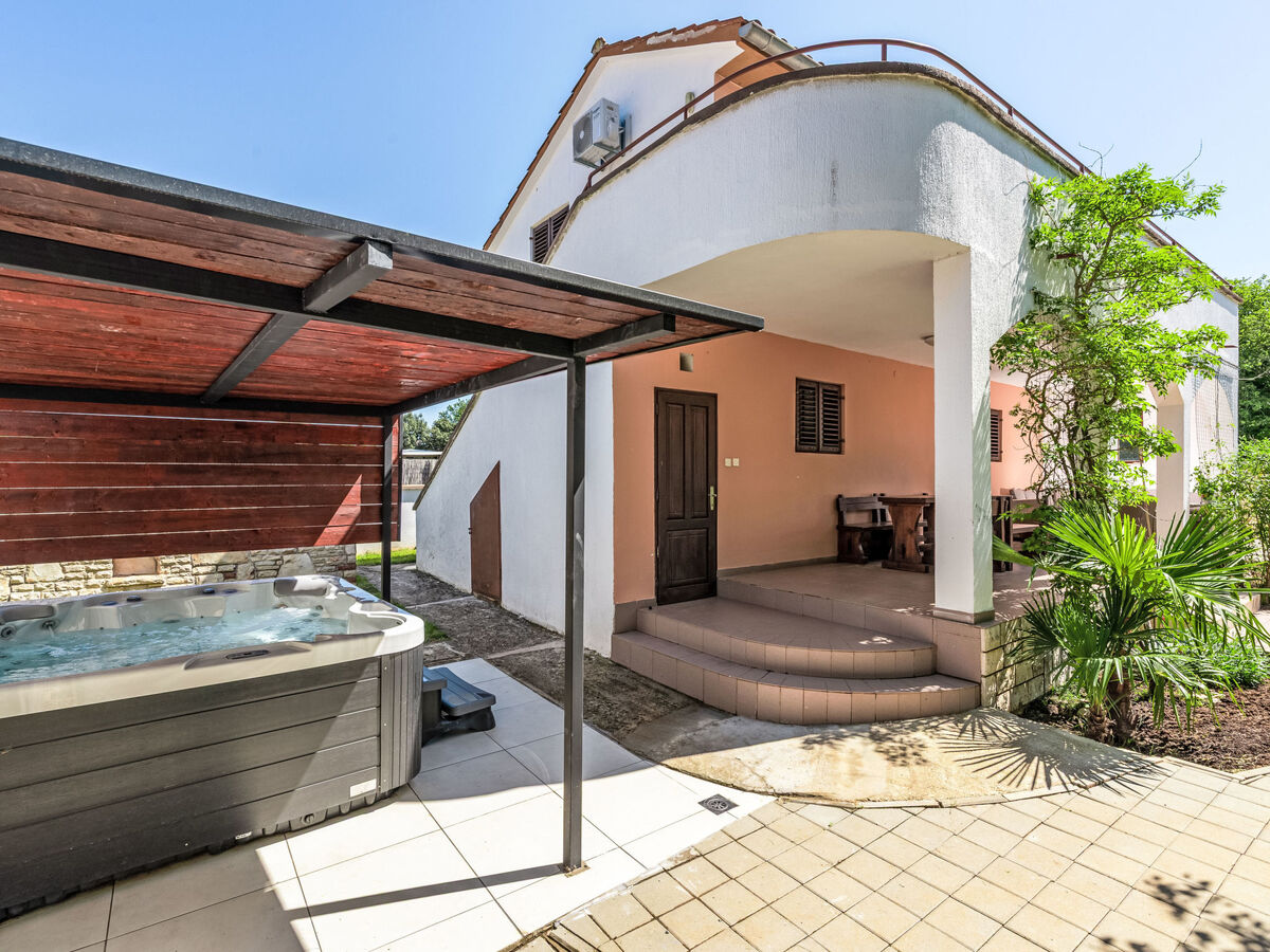 Marmelo – Maison avec jacuzzi privatif à Peroj - Photo 8