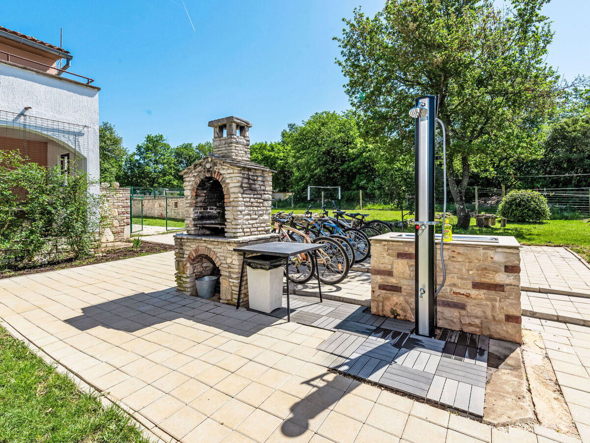 Marmelo – Maison avec jacuzzi privatif à Peroj - Photo 14