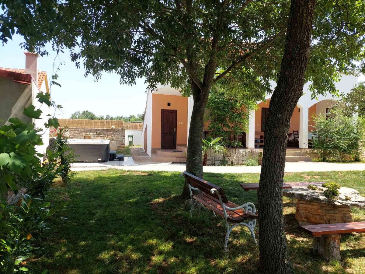 Marmelo – Maison avec jacuzzi privatif à Peroj - Photo 25