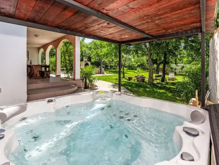 Marmelo – Maison avec jacuzzi privatif à Peroj