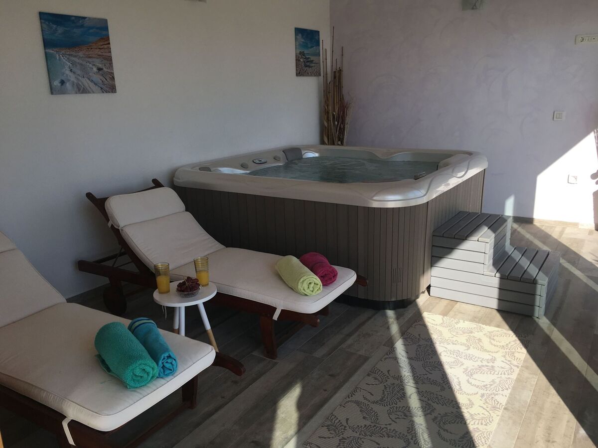 Villa avec piscine d'eau salée, sauna et jacuzzi à Vodnjan - Photo 4
