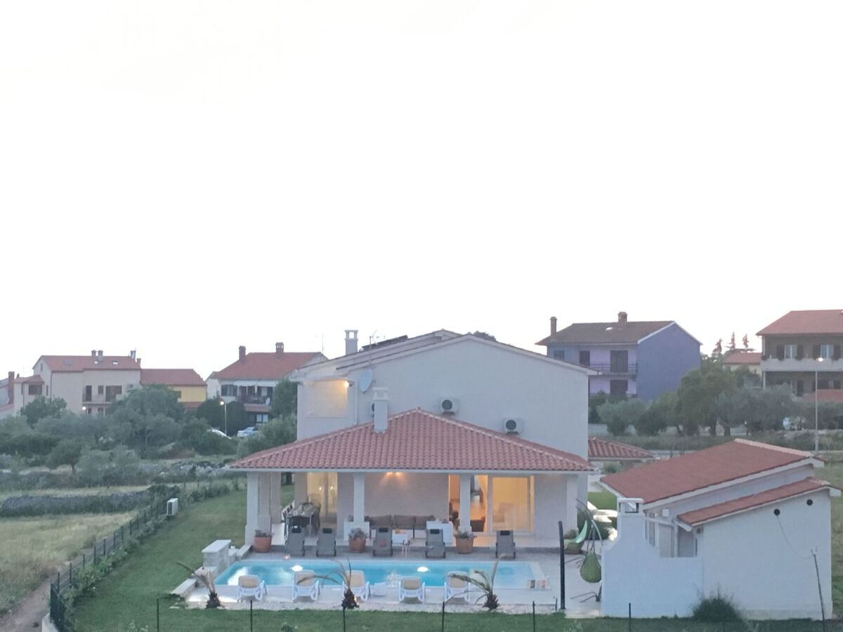 Villa avec piscine d'eau salée, sauna et jacuzzi à Vodnjan - Photo 7