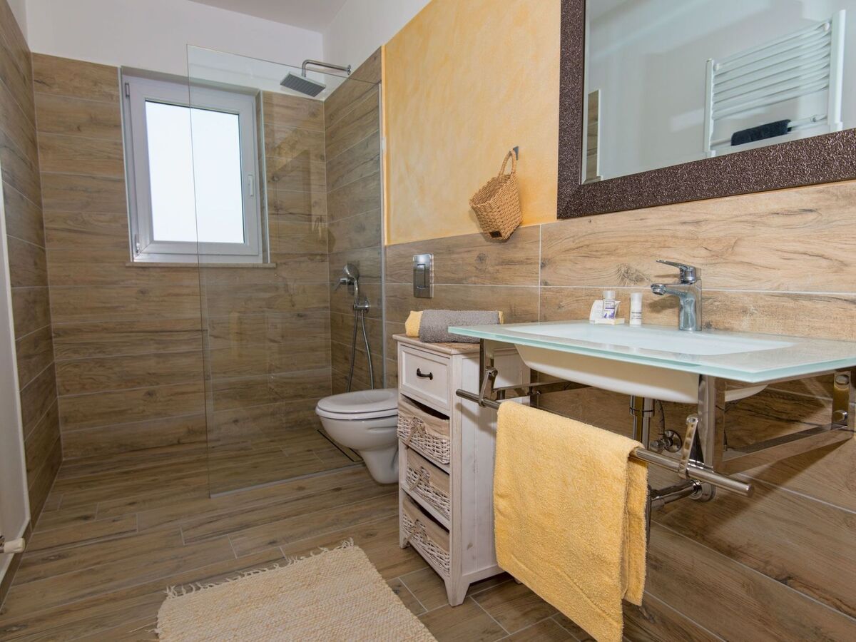 Villa avec piscine d'eau salée, sauna et jacuzzi à Vodnjan - Photo 15