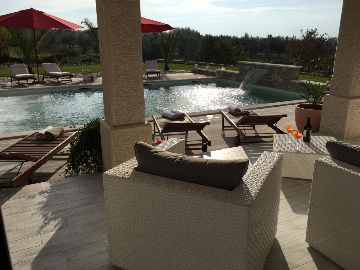 Villa avec piscine d'eau salée, sauna et jacuzzi à Vodnjan - Photo 20