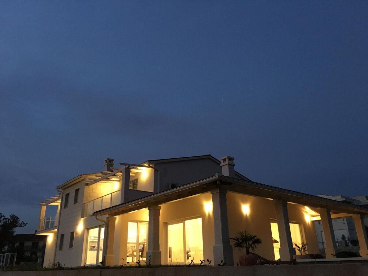 Villa avec piscine d'eau salée, sauna et jacuzzi à Vodnjan - Photo 25