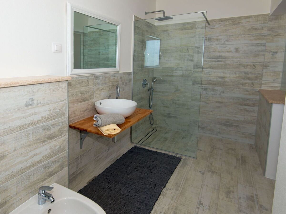 Villa avec piscine d'eau salée, sauna et jacuzzi à Vodnjan - Photo 26